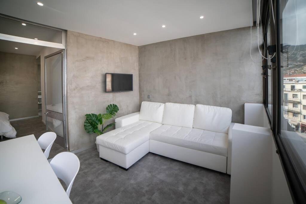 Apartment Super - Silver
